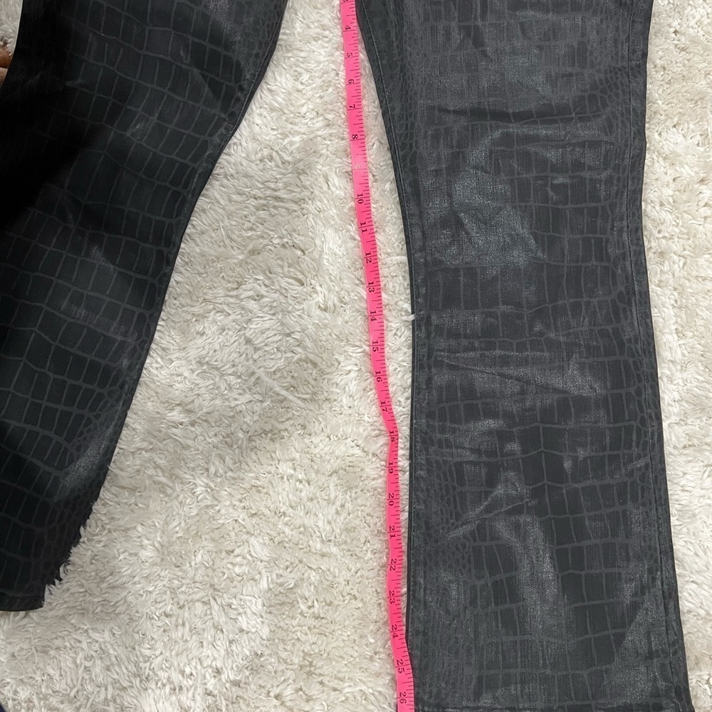 Frame Le Crop Mini Boot Cut Jeans
Black | Color: Black | Size: 32 | - Picture 7 of 9